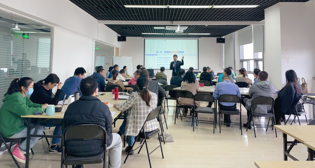 聚势谋远，，，，，惟实励新 | pg电子模拟器2023年中高层治理职员培训会圆满竣事